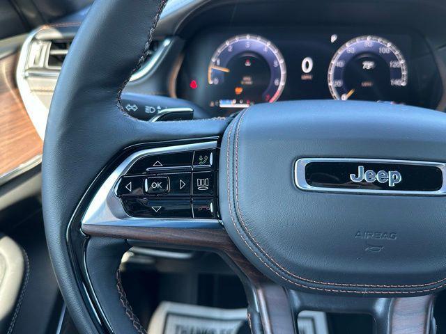 Photo of 2025 Bright White Clearcoat Jeep Grand Cherokee