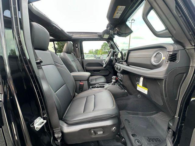 Photo of 2025 Black Clearcoat Jeep Wrangler