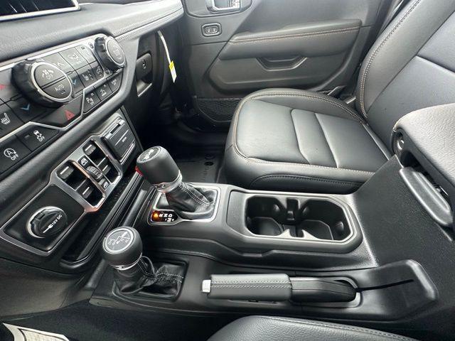 Photo of 2025 Black Clearcoat Jeep Wrangler