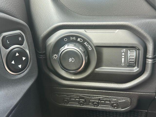 Photo of 2025 Black Clearcoat Jeep Wrangler