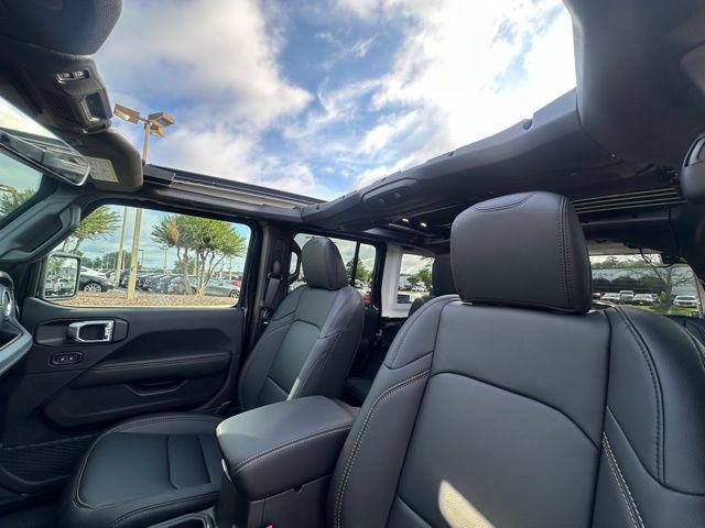 Photo of 2025 Black Clearcoat Jeep Wrangler