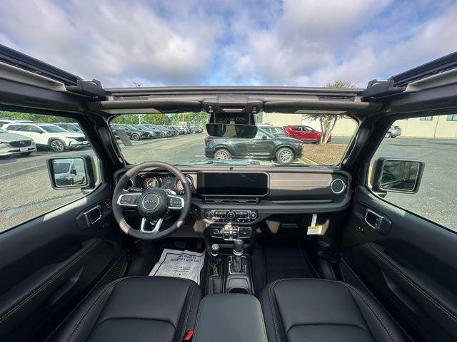 Photo of 2025 Black Clearcoat Jeep Wrangler