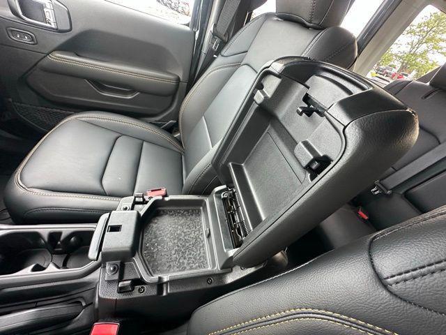 Photo of 2025 Black Clearcoat Jeep Wrangler