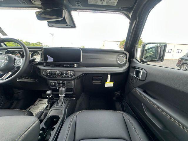 Photo of 2025 Black Clearcoat Jeep Wrangler