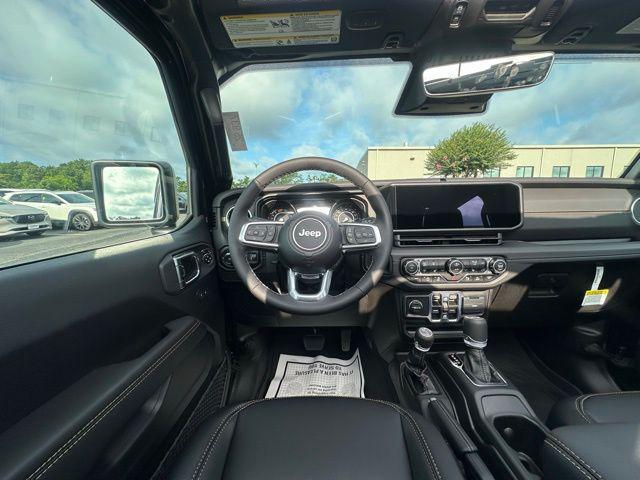 Photo of 2025 Black Clearcoat Jeep Wrangler