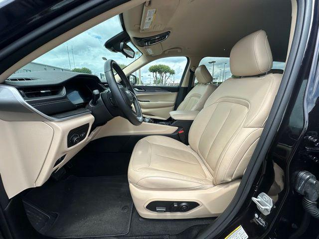 Photo of 2022 Ember Pearlcoat Jeep Grand Cherokee L