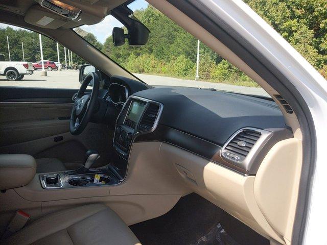 Photo of 2018 Bright White Clearcoat Jeep Grand Cherokee