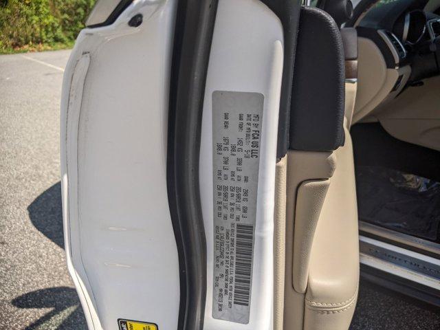 Photo of 2018 Bright White Clearcoat Jeep Grand Cherokee