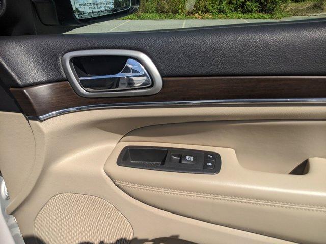Photo of 2018 Bright White Clearcoat Jeep Grand Cherokee