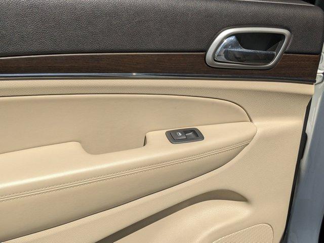 Photo of 2018 Bright White Clearcoat Jeep Grand Cherokee