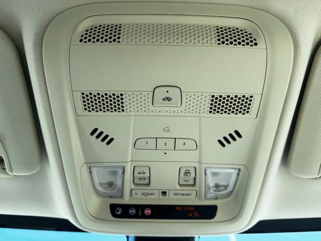 Photo of 2021 Crystal White Tricoat Cadillac XT5
