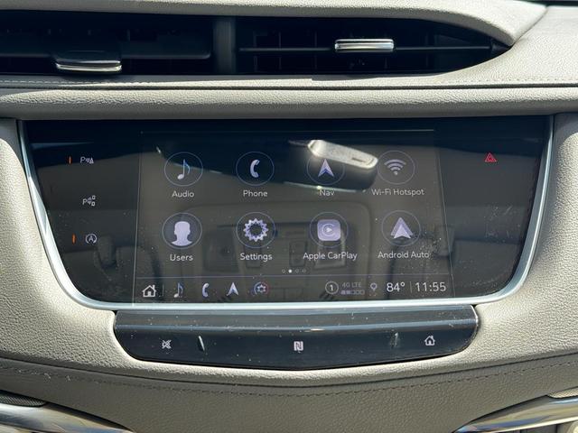 Photo of 2021 Crystal White Tricoat Cadillac XT5