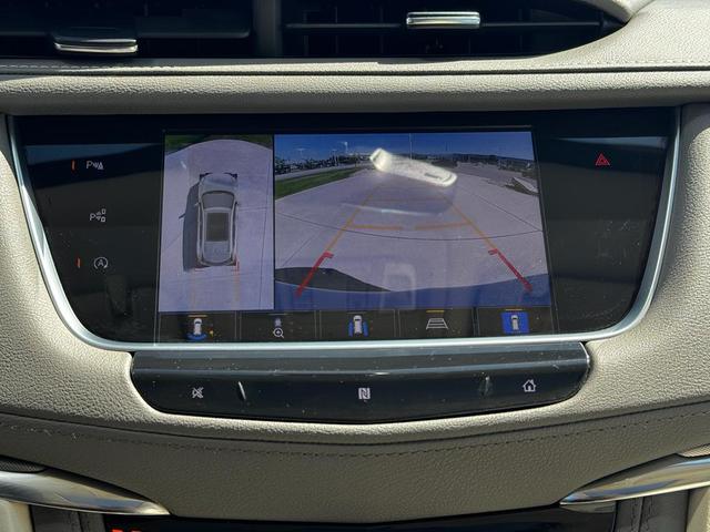 Photo of 2021 Crystal White Tricoat Cadillac XT5