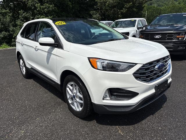 Photo of 2022 STAR WHITE Ford Edge