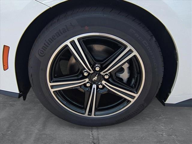Photo of 2025 Oxford White Ford Mustang
