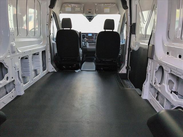 Photo of 2025 Oxford White Ford Transit-250