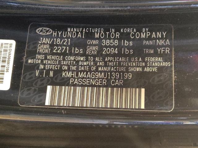 Photo of 2021 Phantom Black Hyundai ELANTRA