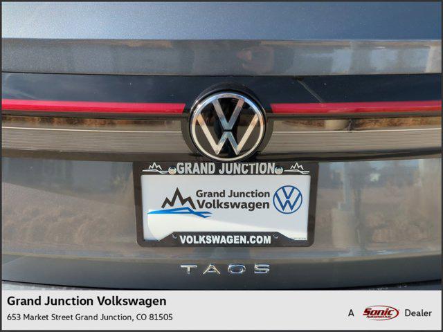 Photo of 2025 Platinum Gray Metallic Volkswagen Taos