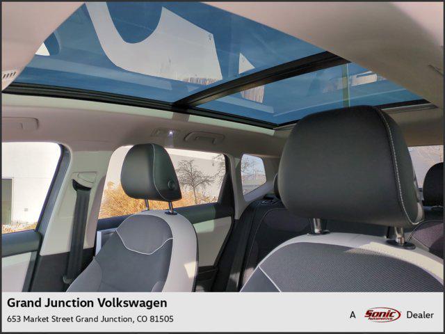 Photo of 2025 Platinum Gray Metallic Volkswagen Taos