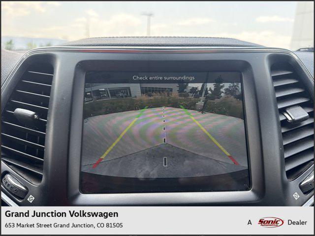 Photo of 2021 Granite Crystal Metallic Clearcoat Jeep Cherokee