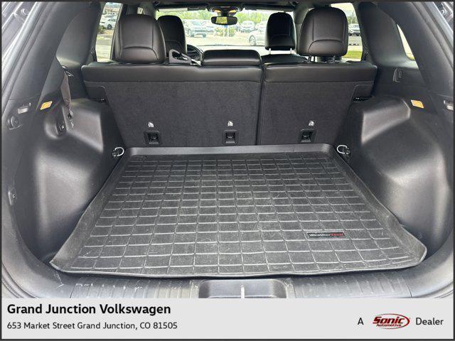 Photo of 2021 Granite Crystal Metallic Clearcoat Jeep Cherokee