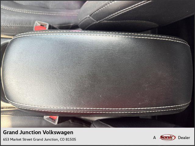 Photo of 2021 Granite Crystal Metallic Clearcoat Jeep Cherokee
