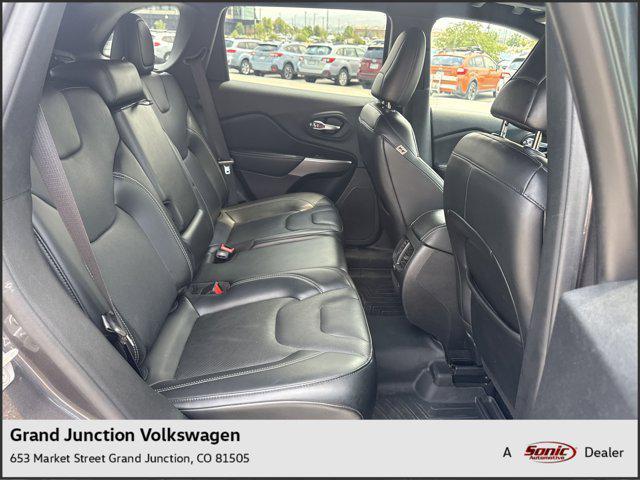Photo of 2021 Granite Crystal Metallic Clearcoat Jeep Cherokee