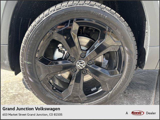 Photo of 2025 Pyrite Silver Volkswagen Taos