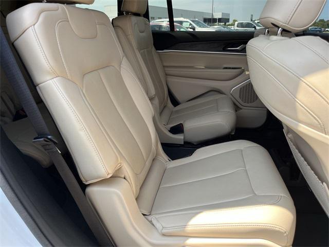 Photo of 2021 Bright White Clearcoat Jeep Grand Cherokee L