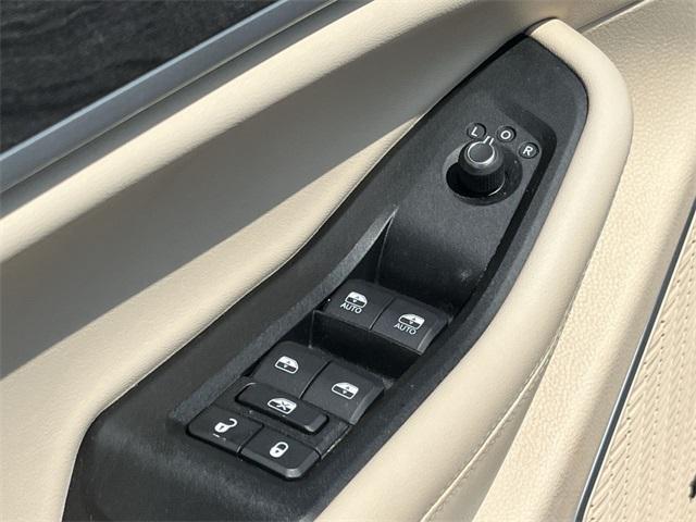Photo of 2021 Bright White Clearcoat Jeep Grand Cherokee L
