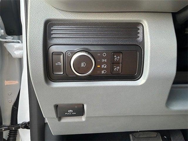 Photo of 2025 Oxford White Ford F-350