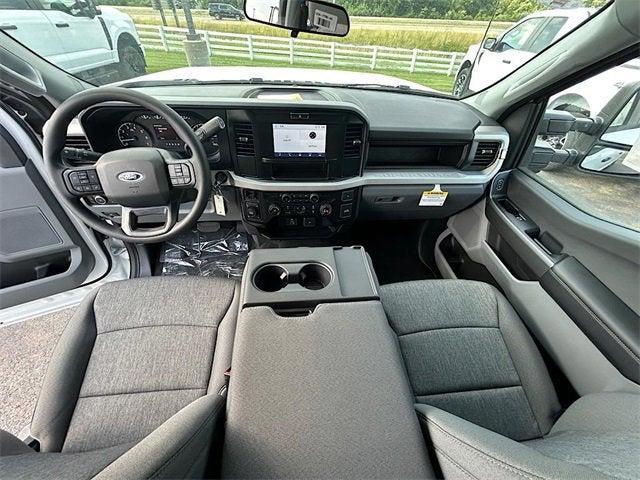 Photo of 2025 Oxford White Ford F-350