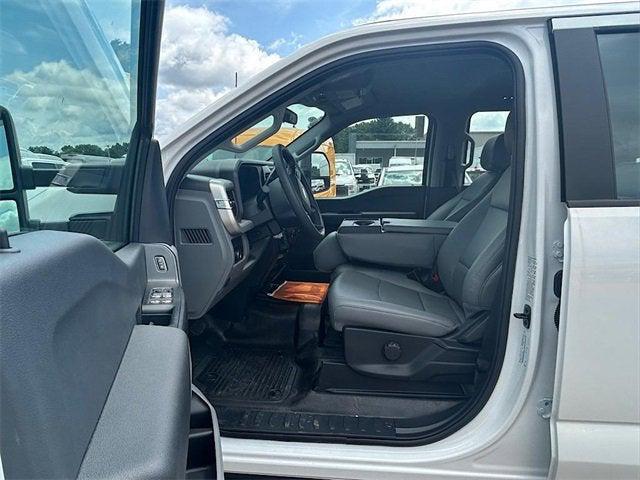 Photo of 2025 Oxford White Ford F-250