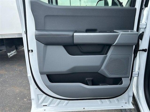 Photo of 2025 Oxford White Ford F-350