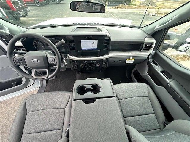 Photo of 2025 Oxford White Ford F-350