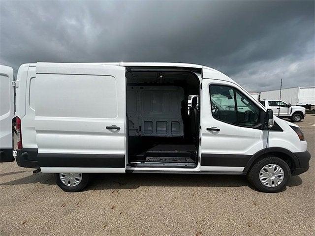 Photo of 2025 Oxford White Ford Transit-250