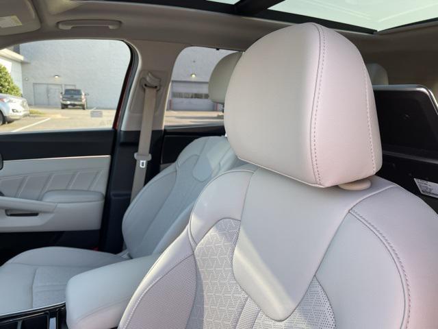 Photo of 2023 Runway Red Kia Sorento Hybrid