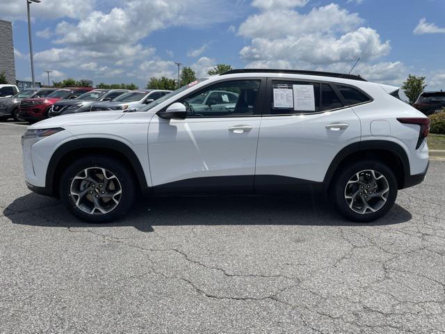 Photo of 2024 Summit White Chevrolet Trax