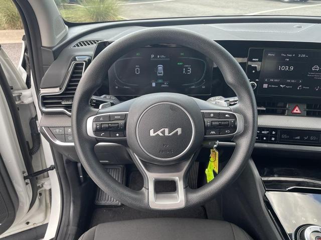 Photo of 2024 Snow White Pearl Kia Sportage Hybrid