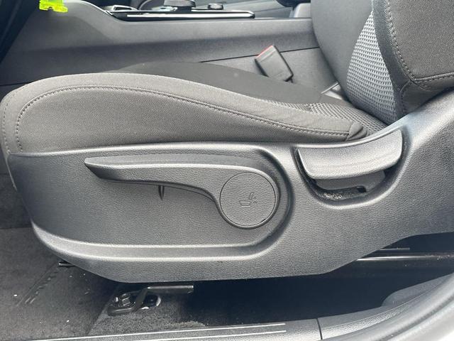 Photo of 2024 Snow White Pearl Kia Sportage Hybrid