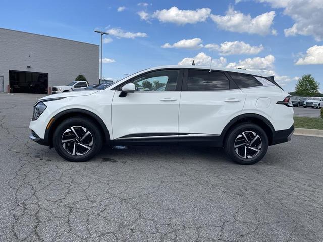 Photo of 2024 Snow White Pearl Kia Sportage Hybrid
