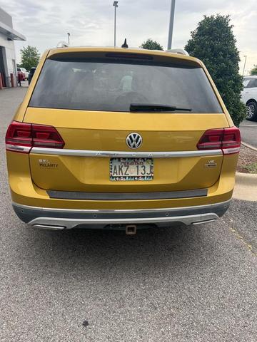 Photo of 2018 Kurkuma Yellow Metallic Volkswagen Atlas