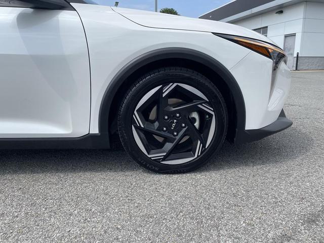Photo of 2025 Snow White Pearl Kia K4
