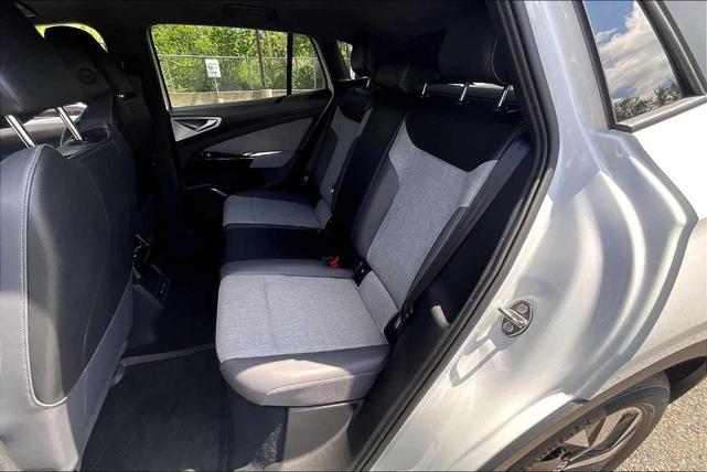 Photo of 2024 Pure White Volkswagen ID.4