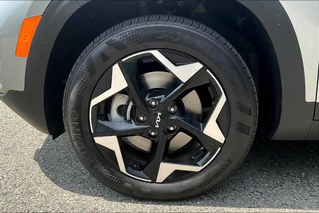 Photo of 2024 Steel Gray Kia Seltos