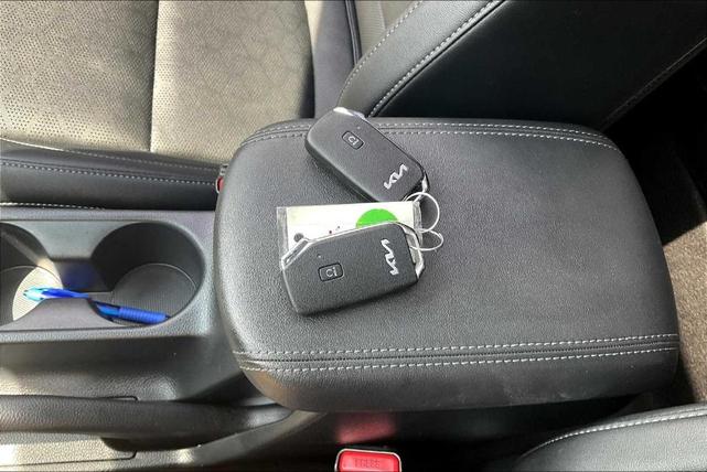 Photo of 2024 Steel Gray Kia Seltos