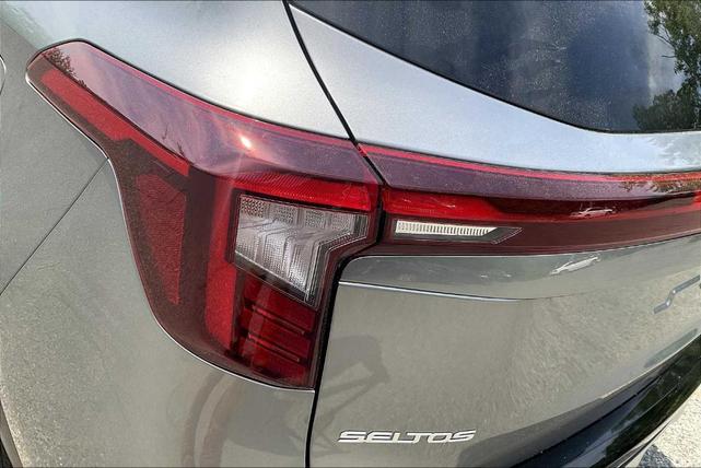 Photo of 2024 Steel Gray Kia Seltos