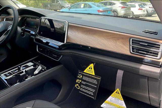 Photo of 2025 Deep Black Pearl Effect Volkswagen Atlas