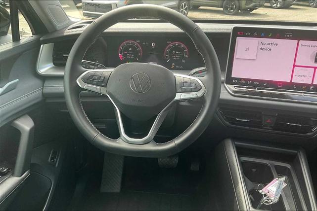 Photo of 2025 Deep Black Pearl Effect Volkswagen Tiguan
