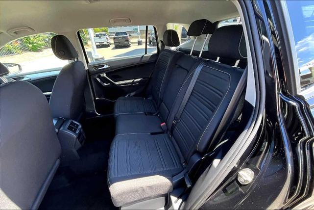Photo of 2022 Deep Black Pearl Effect Volkswagen Tiguan